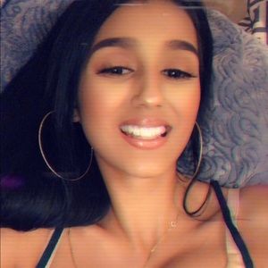 Meet your Posher, Leticia